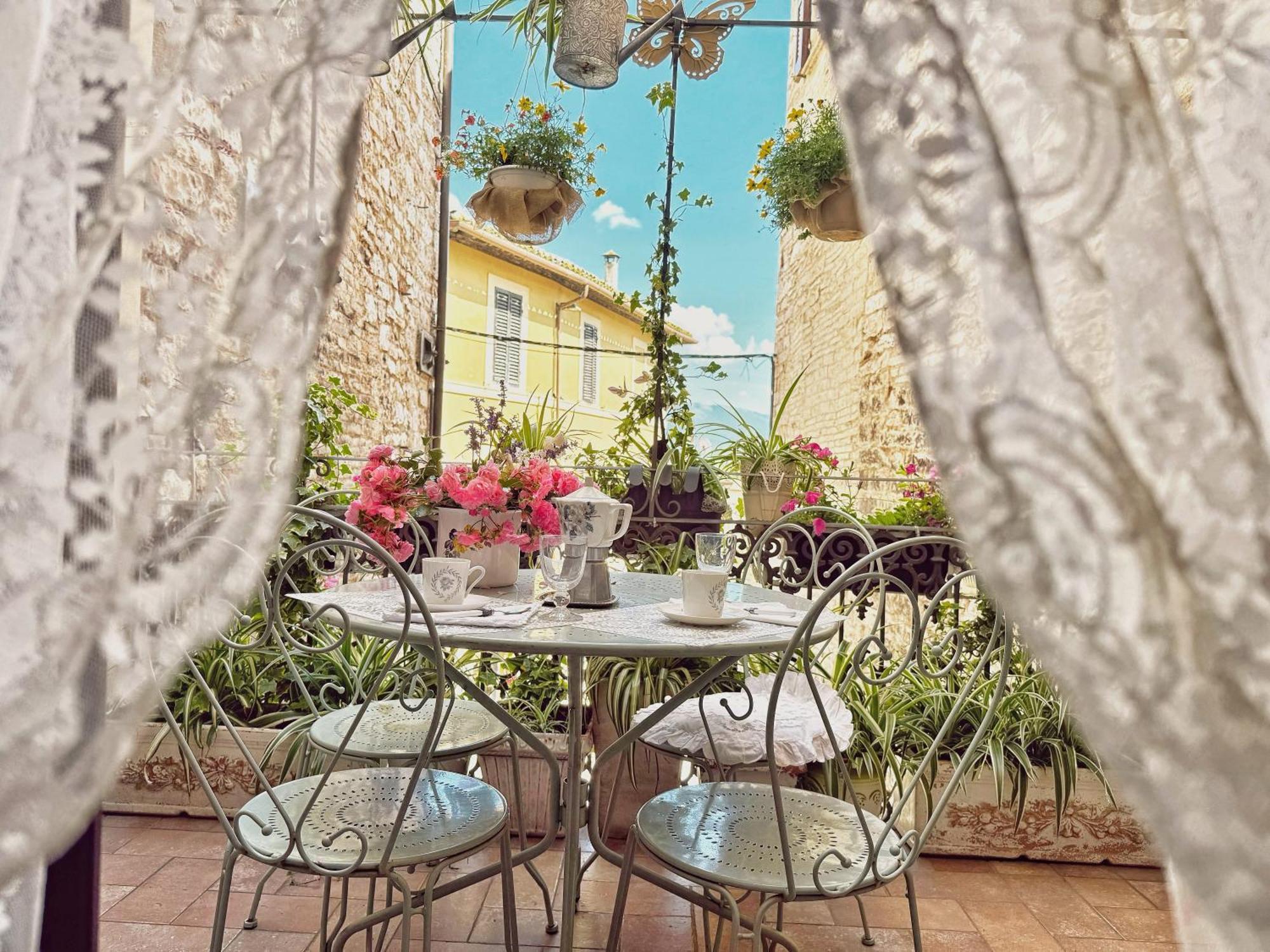Spello House Patio Apartment ภายนอก รูปภาพ